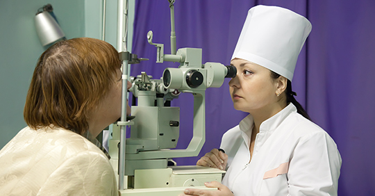 KIỂM TRA MẮT ĐỊNH KỲ VỚI BỆNH NHÂN TIỂU ĐƯỜNG