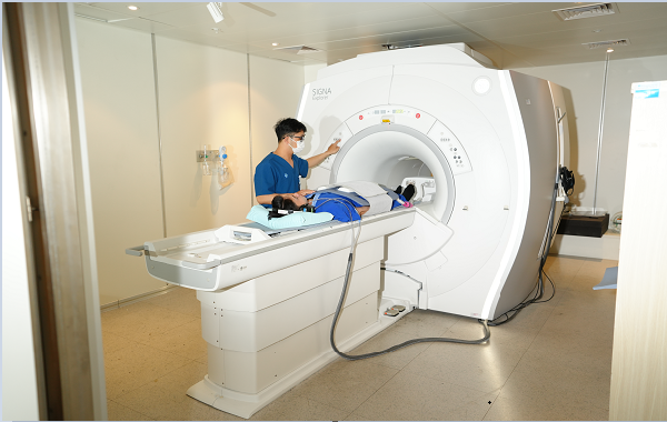 Máy chụp MRI 1.5 Tesla hiện đại tại Phòng khám Bệnh viện Đại học Y Dược 1 Máy chụp MRI 1.5 Tesla hiện đại tại Phòng khám Bệnh viện Đại học Y Dược 1