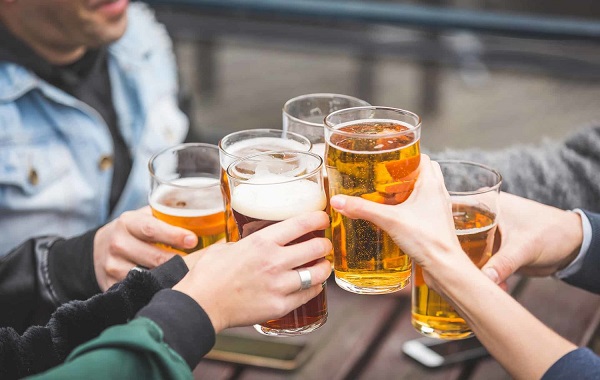 Đồ uống có cồn làm tăng nguy cơ bị gout Do-uong-co-con-lam-tang-nguy-co-bi-gout