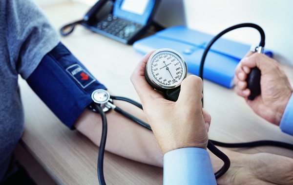 Kiểm tra tăng huyết áp khi khám sức khỏe tổng quát định kỳ kiem-tra-tang-huyet-ap-khi-kham-suc-khoe-tong-quat-dinh-ky