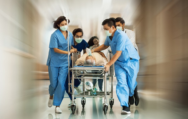 Dua-nguoi-than-bi-dot-quy-den-benh-vien-cang-som-cang-tot